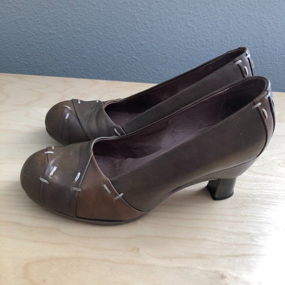 Modcloth Retro Leather Heeled Pumps - Picture 10 of 15